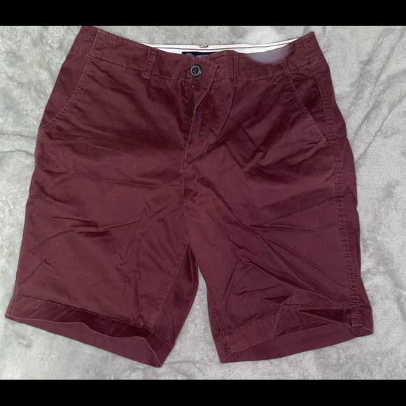 MENS SIZE 30 AMERICAN EAGLE CLASSIC SHORTS - MAROON - FLAT FRONT- NWT - Picture 1 of 4